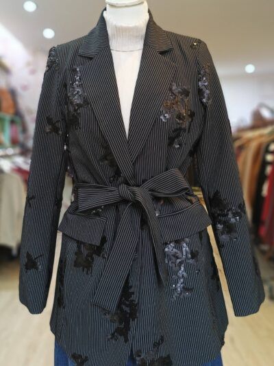 BLAZER NEGRA CON LENTEJUELAS