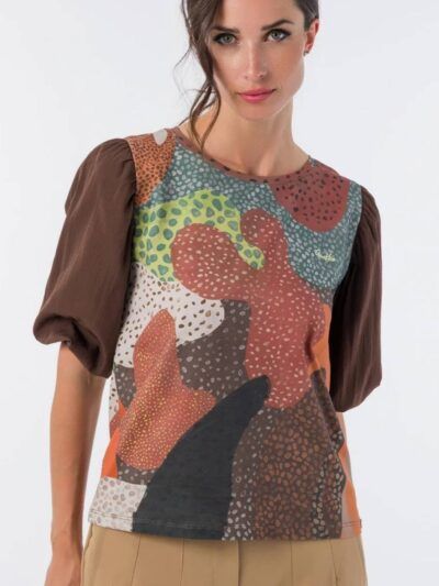 CAMISETA ESTAMPADA CON MANGAS ABULLONADAS